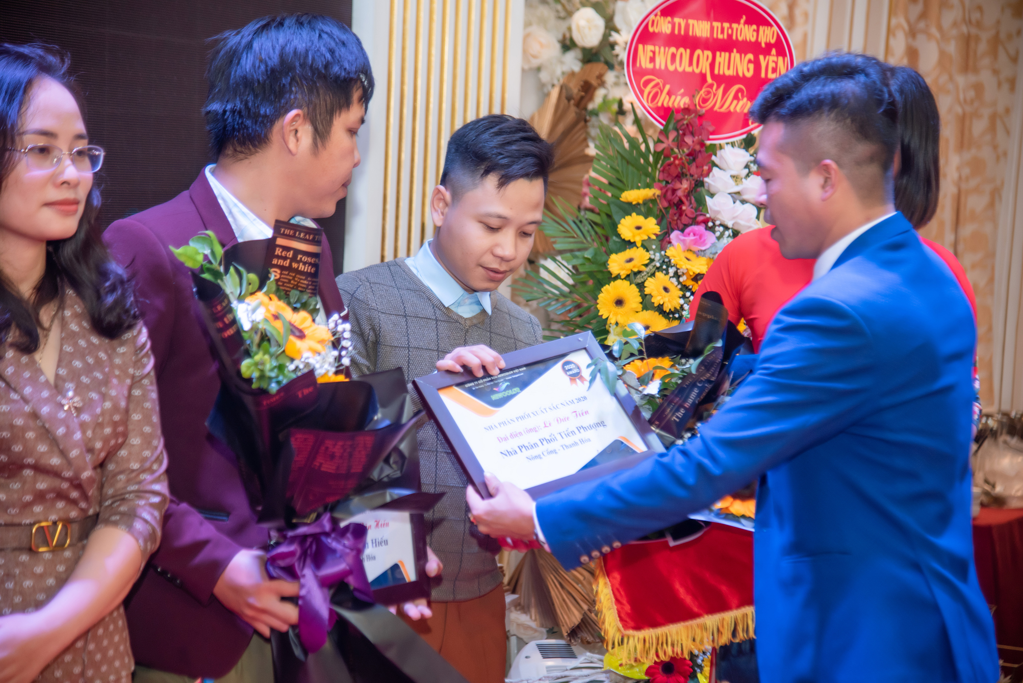 Hình ảnh hoạt động